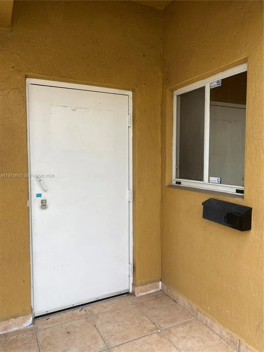 2431 W 80th St # C, Hialeah FL 33016