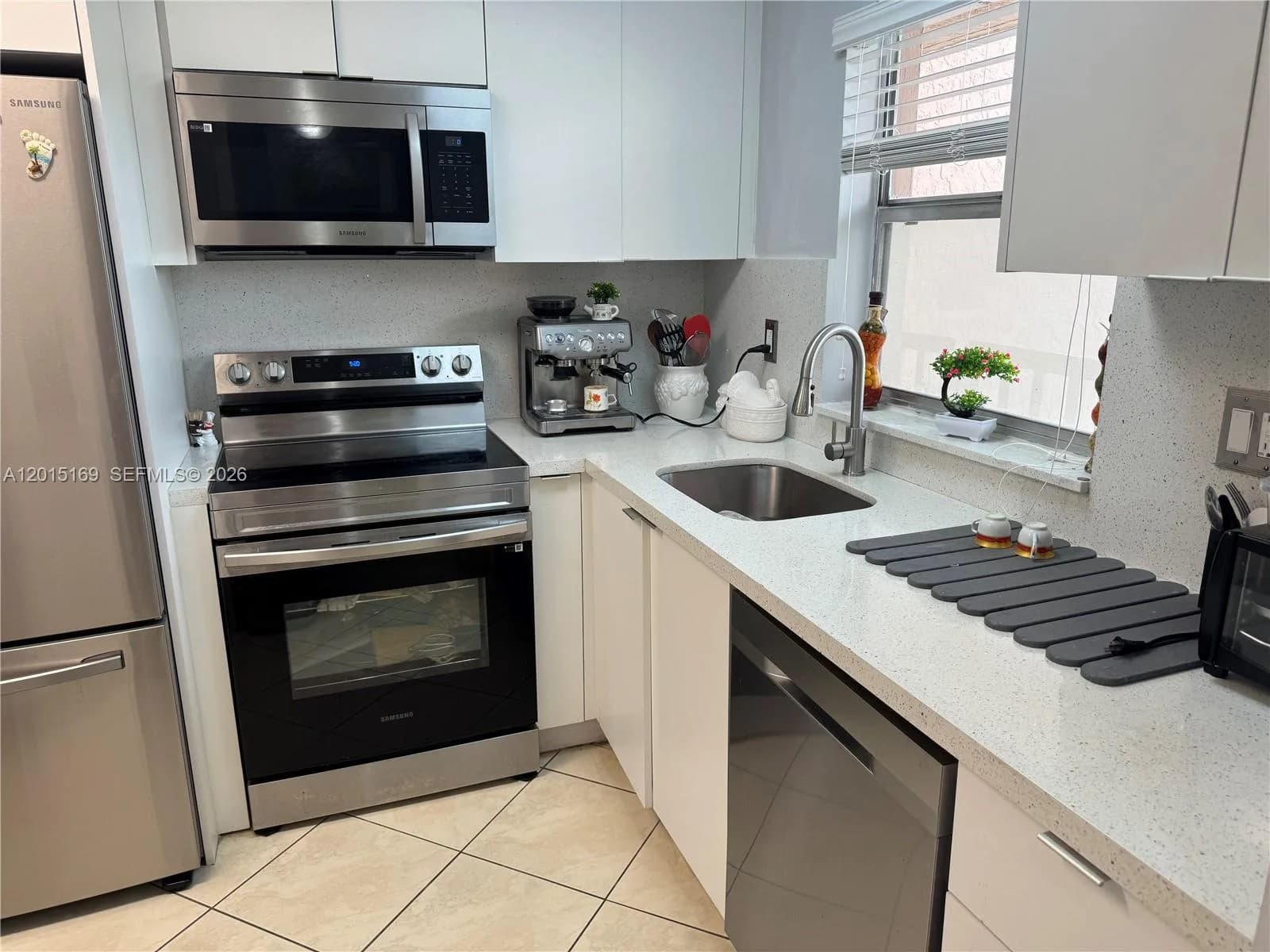 9580 Sunrise Lakes Blvd # 211, Sunrise FL 33322