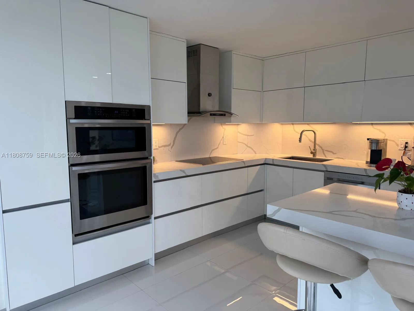 6423 Collins Ave # 1001, Miami Beach, FL 33141