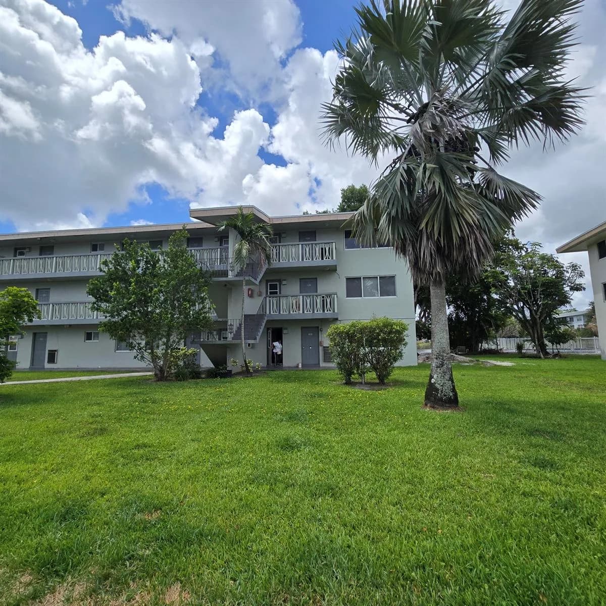 5420 NW 11th Street # 202, Plantation FL 33313