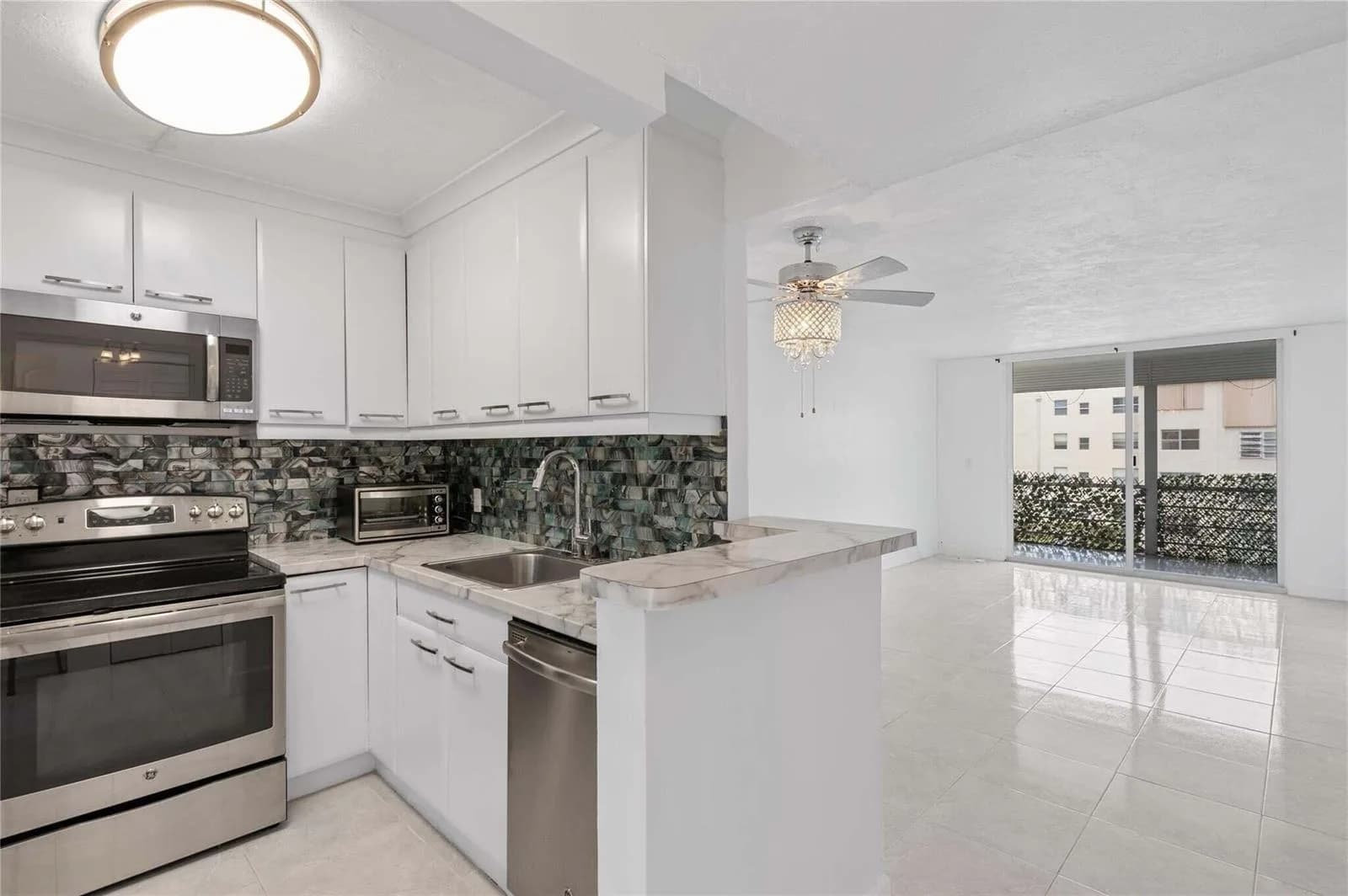 2841 Somerset Drive # 311, Lauderdale Lakes FL 33311