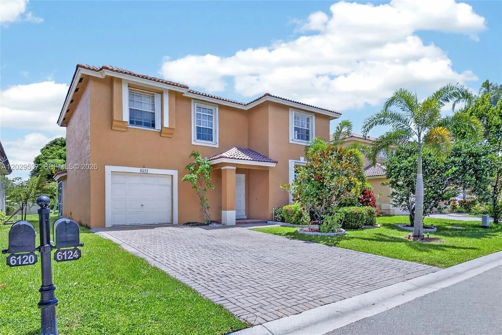 6124 NW 40th St, Coral Springs, FL 33067