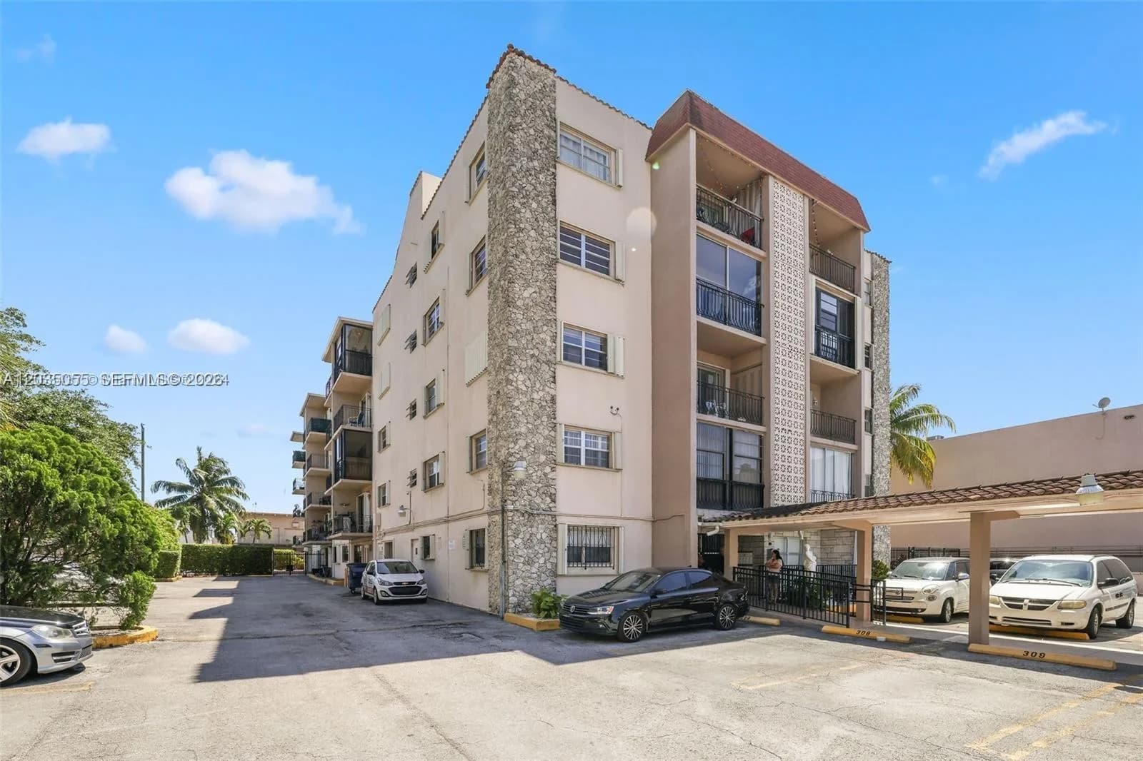 3640 NW 9th St # 302, Miami, FL 33125