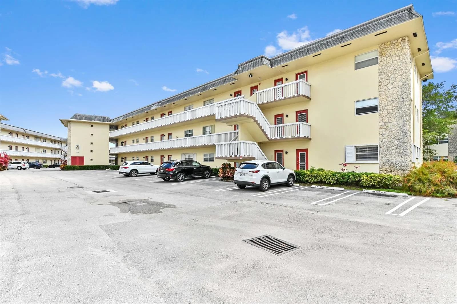 4321 NW 16th Street # C302, Lauderhill FL 33313