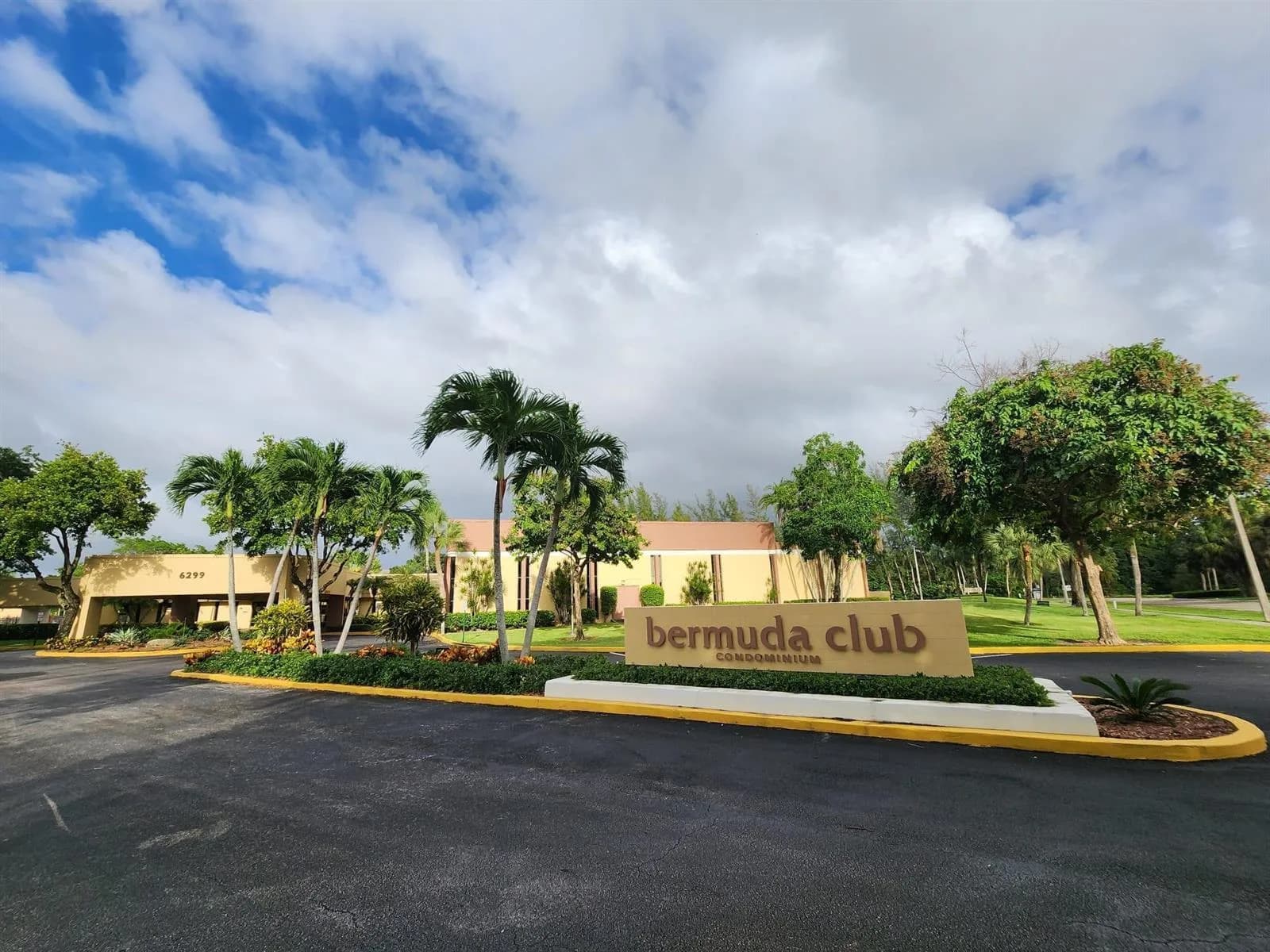5851 NW 62nd Avenue # 105, Tamarac FL 33319