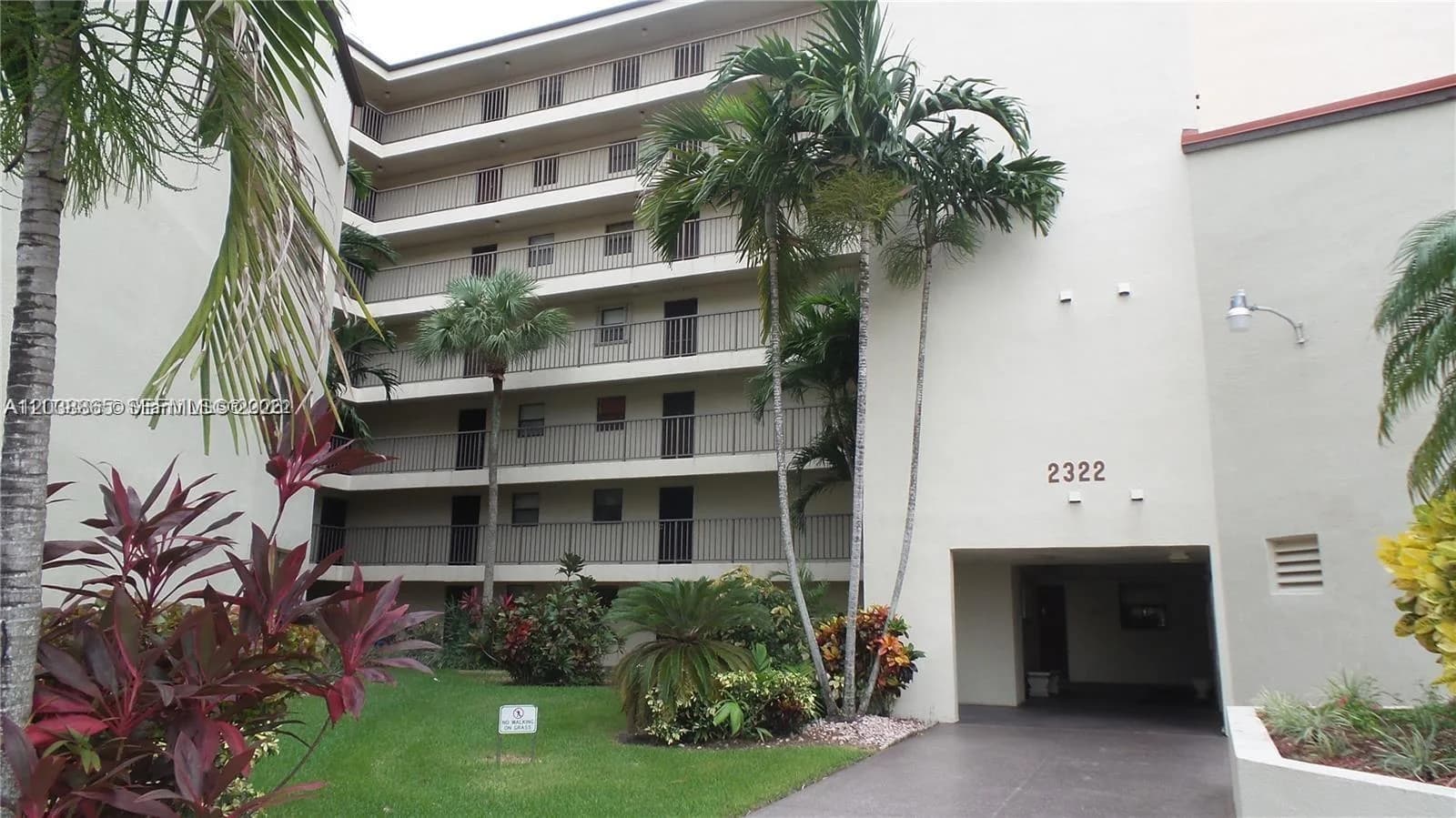 2320 S Cypress Bend Dr # 206, Pompano Beach, FL 33069