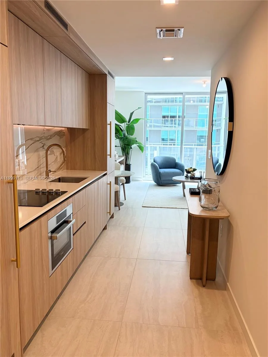 77 SE 5th street # 2709, Miami FL 33131