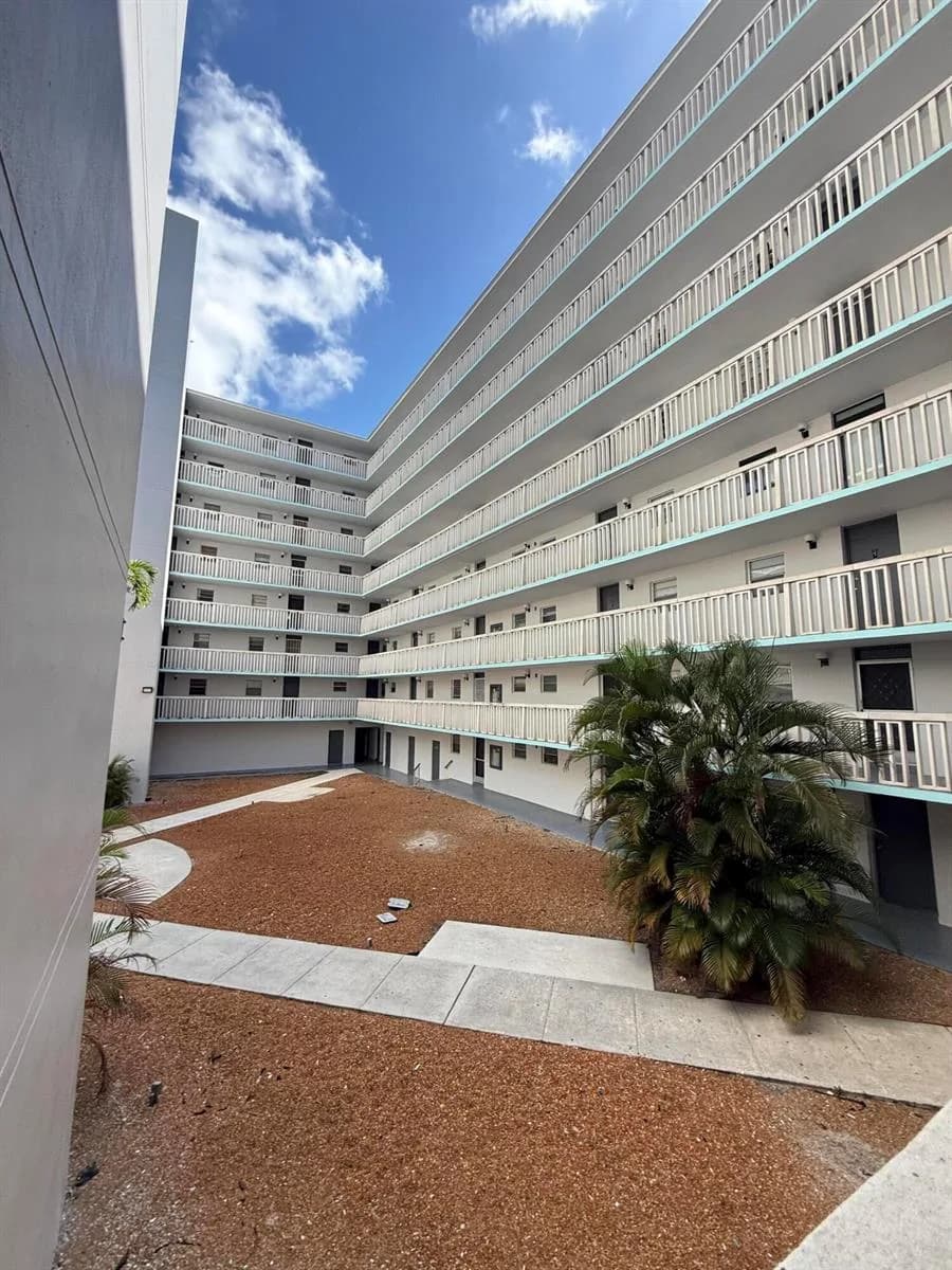 15600 NW 7TH Avenue # 211, Miami, FL 33169