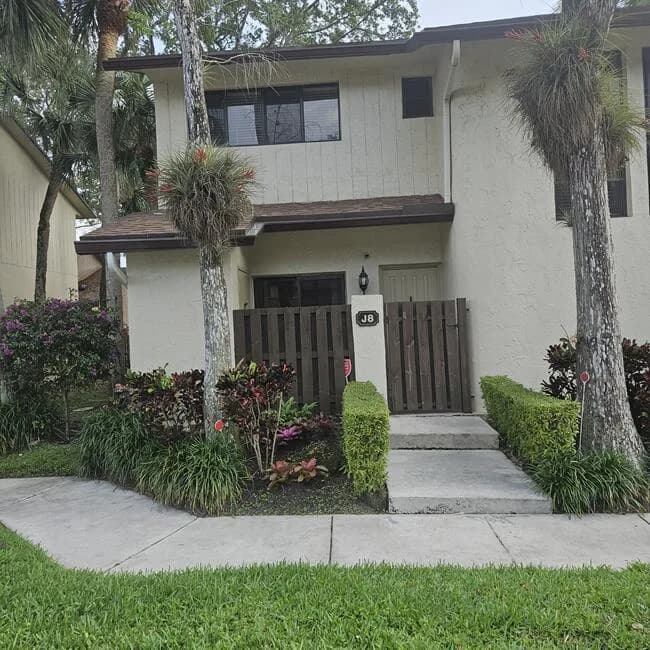 7620 NW 79th Avenue # J8, Tamarac FL 33321