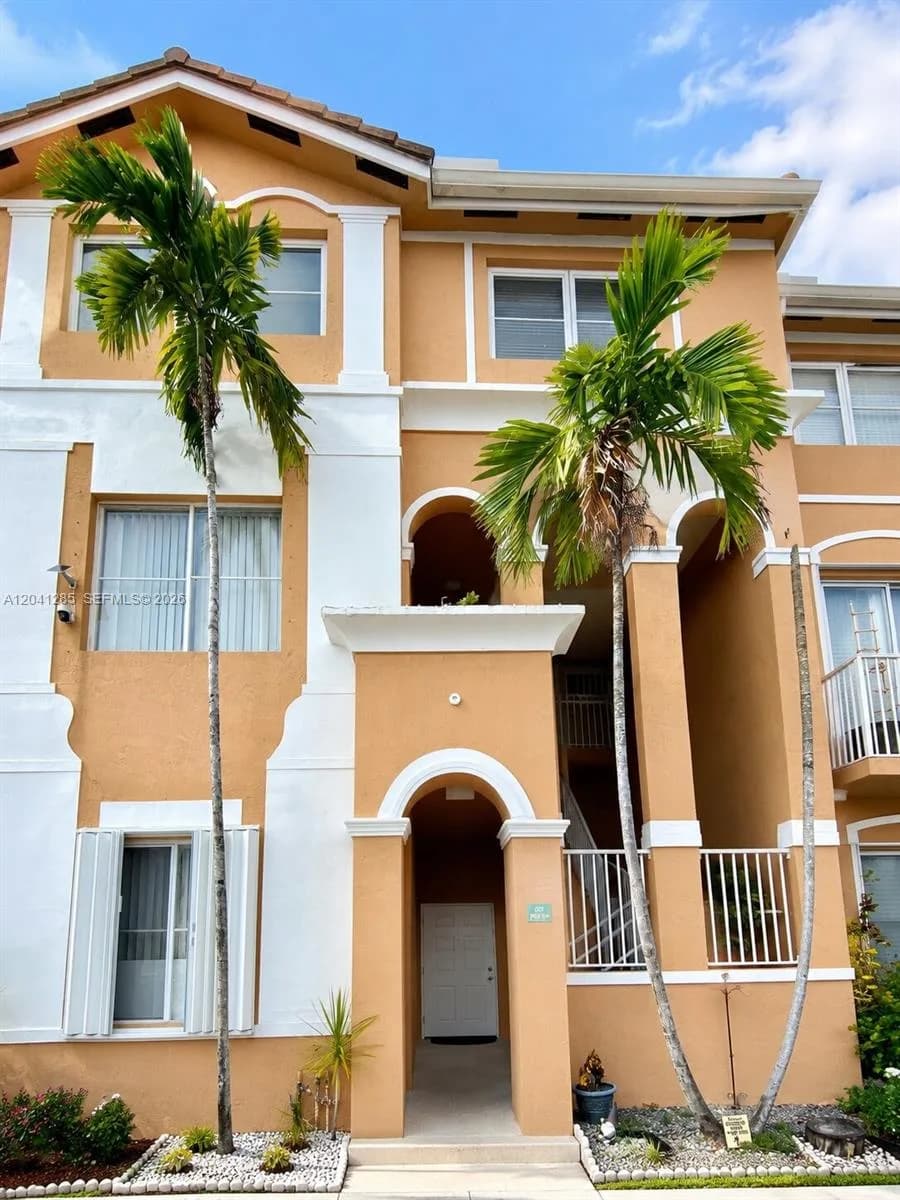 7250 NW 177th St # 200-16, Hialeah FL 33015