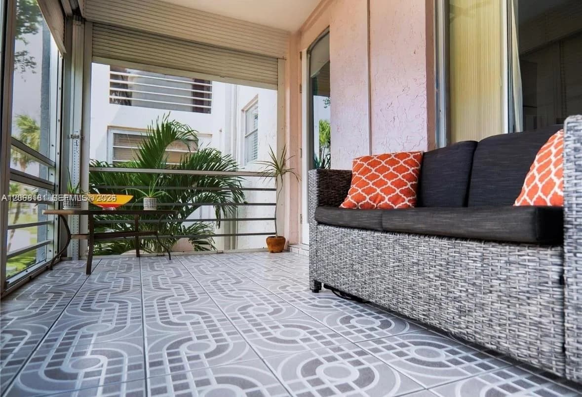 8002 Lagos De Campo Blvd # 201, Tamarac FL 33321