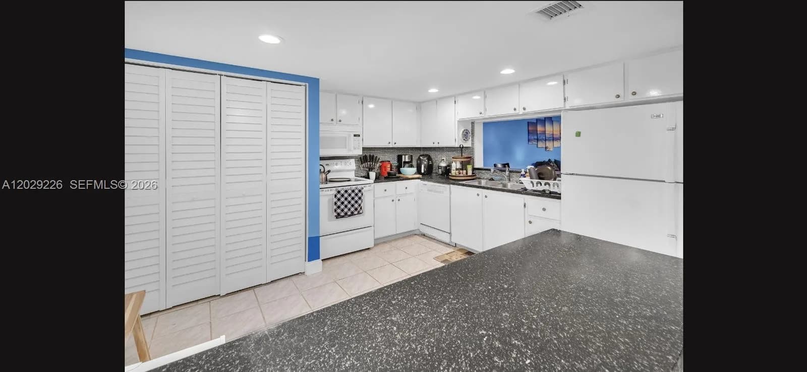 9427 NW 42nd St, Sunrise FL 33351