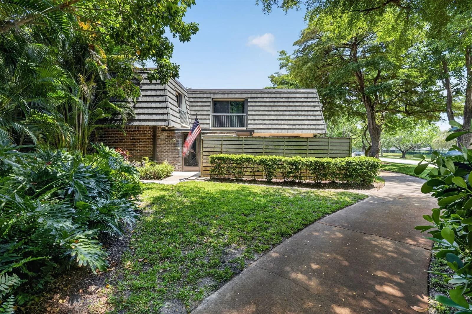 527 5th Terrace, Palm Beach Gardens FL 33418