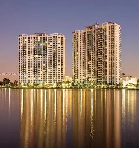 2641 N Flamingo Rd # TH5N, Sunrise FL 33323