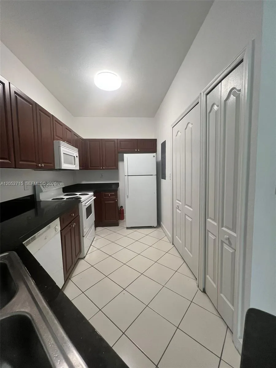 7200 NW 177th St # 206-7, Hialeah, FL 33015