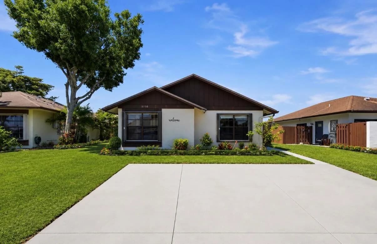 5330 Mendoza Street, West Palm Beach FL 33415