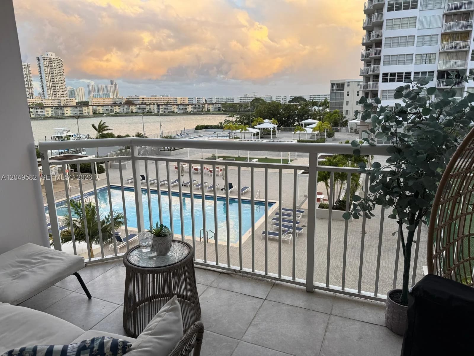 18061 Biscayne Blvd # 404, Aventura FL 33160