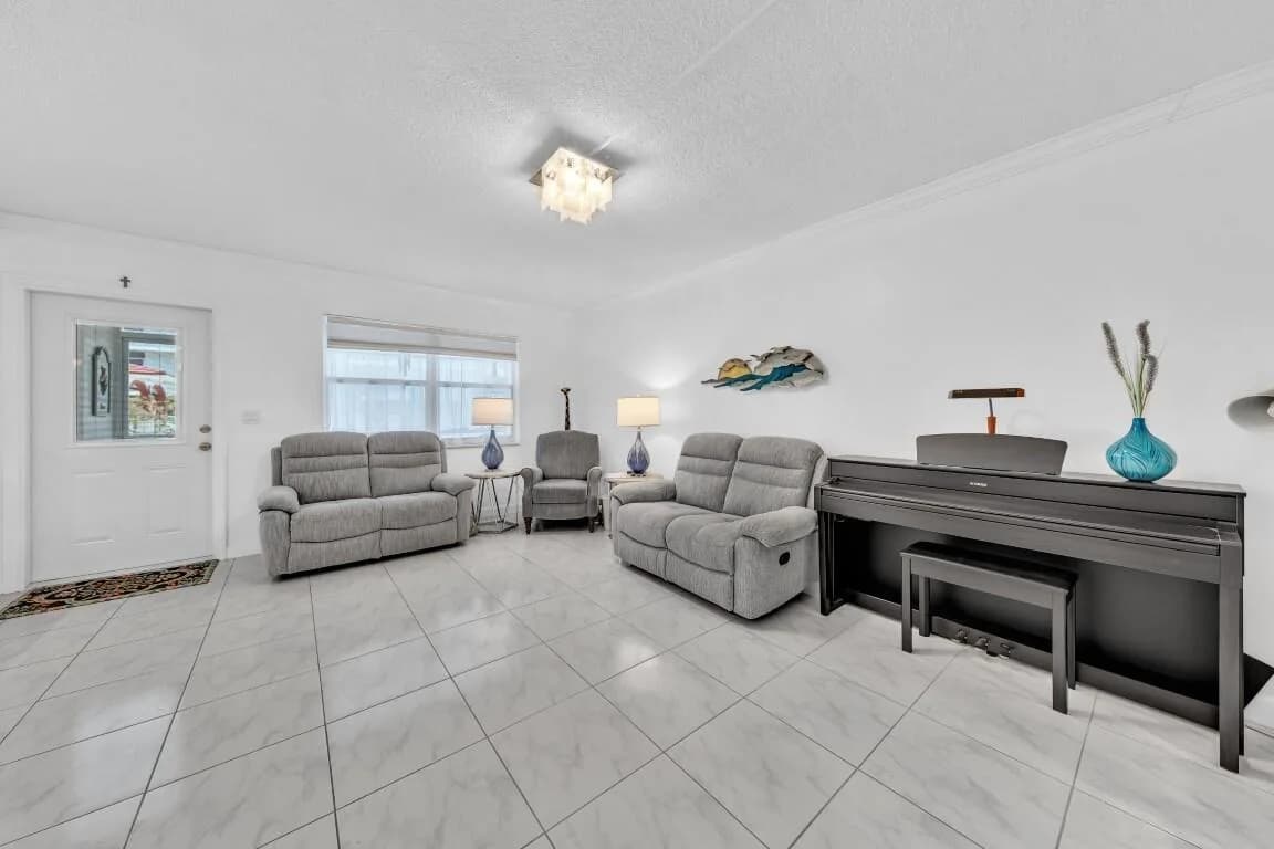 580 Egret Drive # 121, Hallandale Beach FL 33009