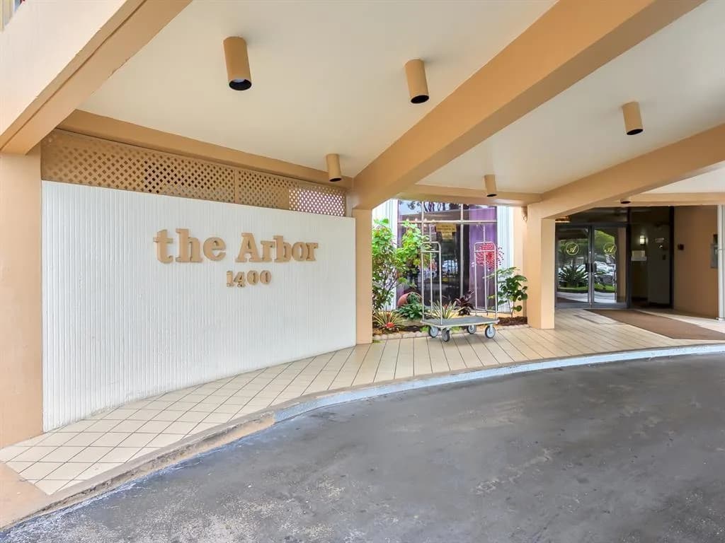 1400 Saint Charles Place # 211, Pembroke Pines FL 33026