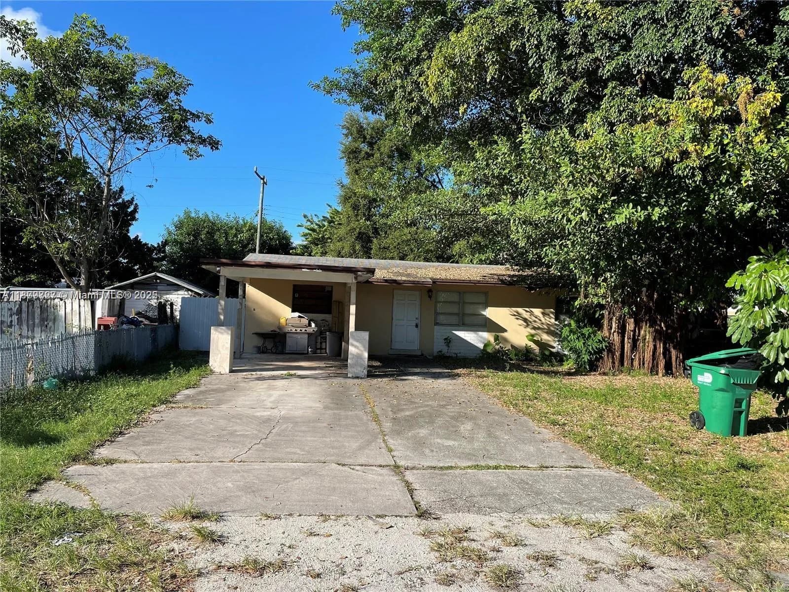 2755 NE 207th St, Aventura FL 33180