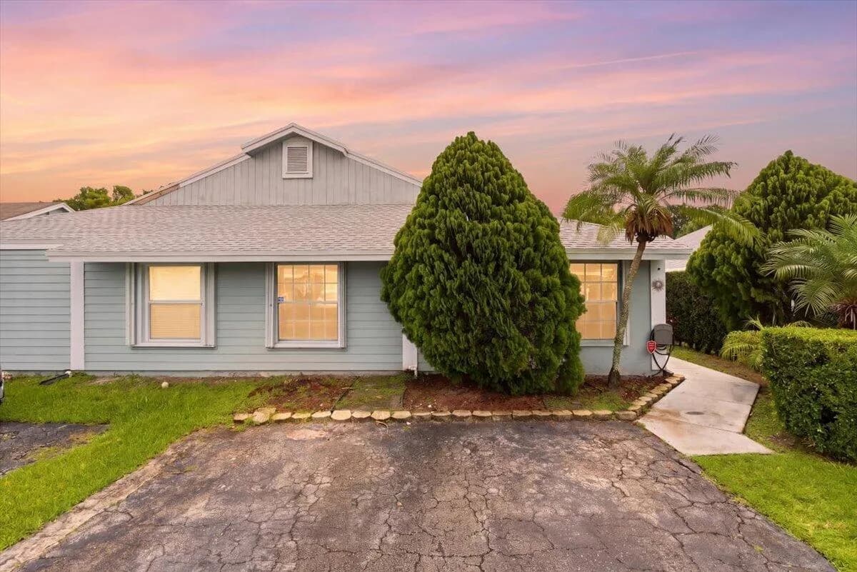 970 SW 111th Way, Davie FL 33324