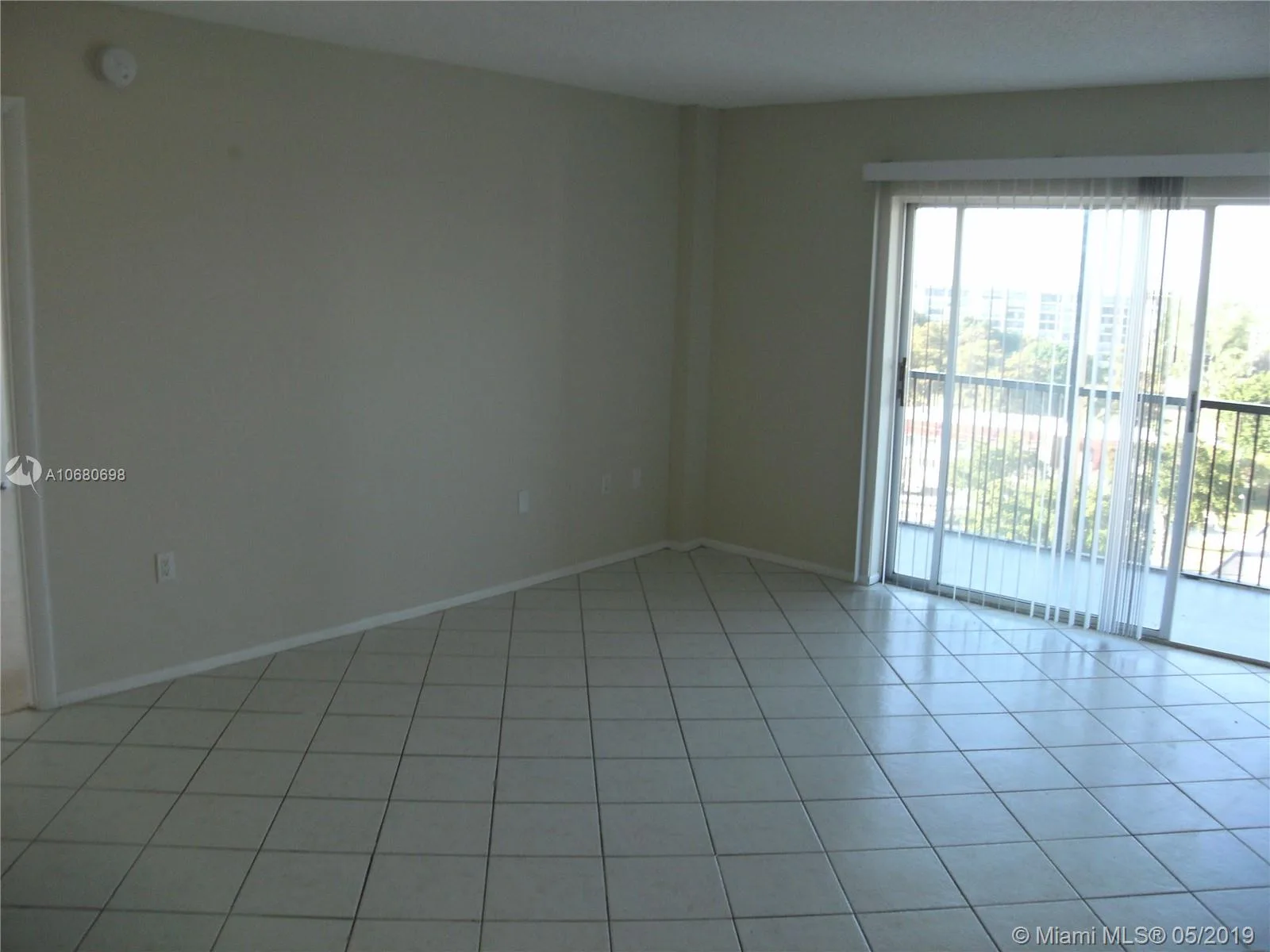 4174 Inverrary Dr # 911, Lauderhill FL 33319