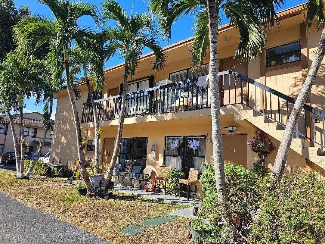 2505 W 67th Pl # 22-27, Hialeah FL 33016