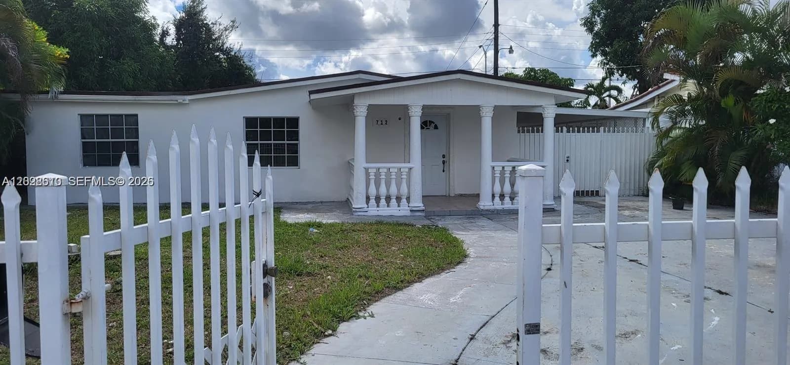 712 Hialeah Dr, Hialeah FL 33010