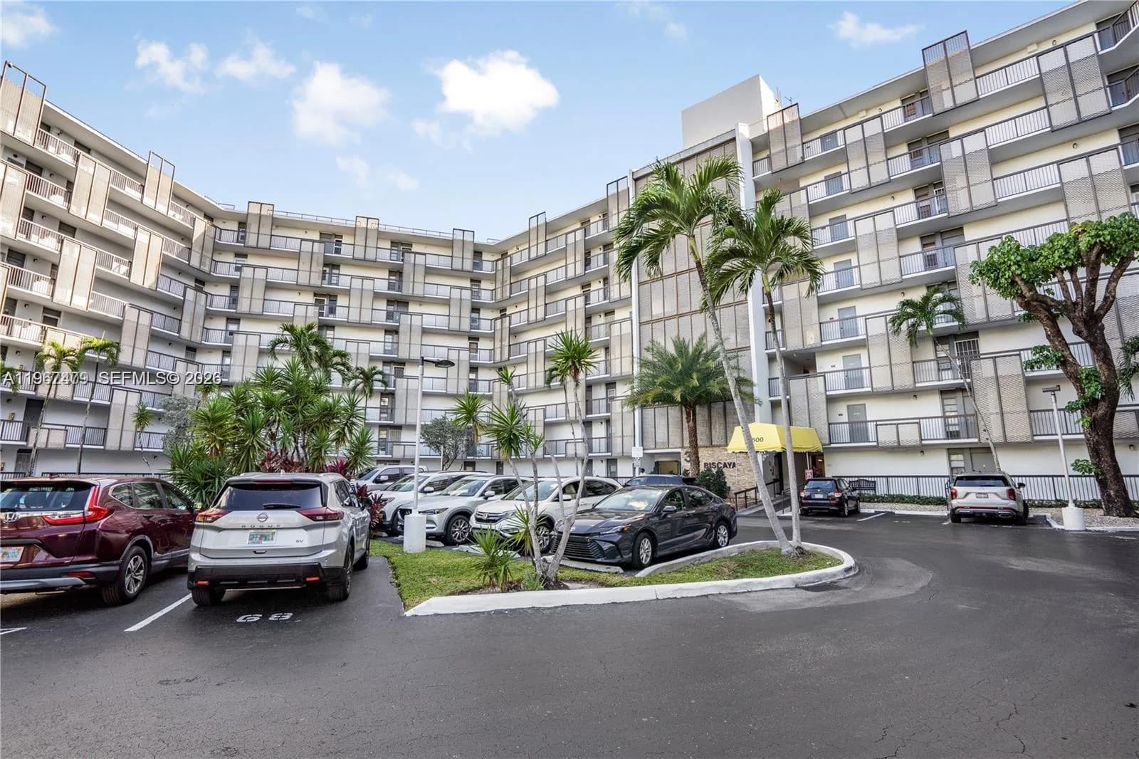 20500 W Country Club Dr # 607, Aventura, FL 33180