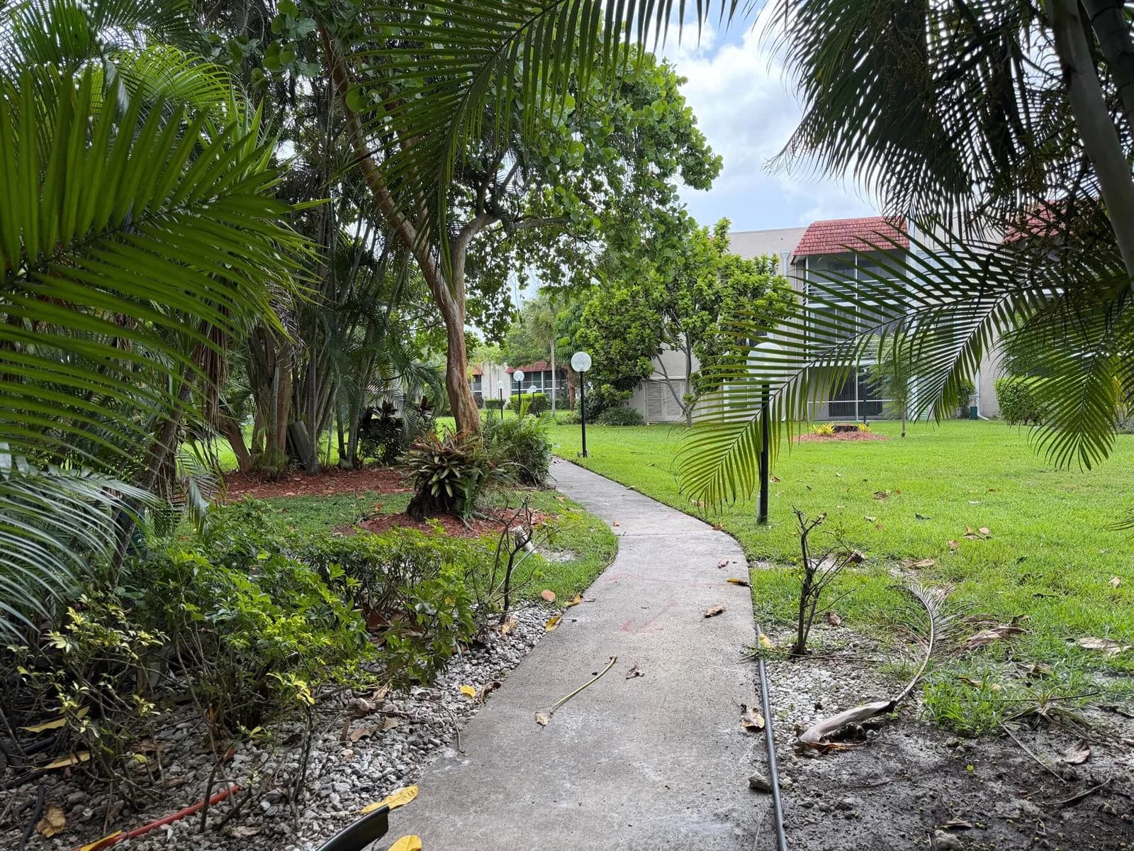 3511 INVERRARY Drive # 208, Lauderhill FL 33319