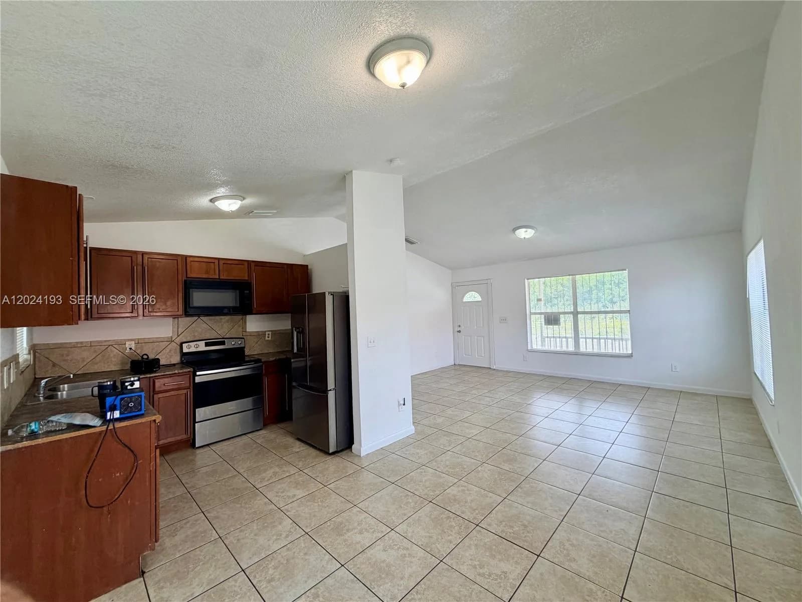 408 NW 12th St, Florida City, FL 33034