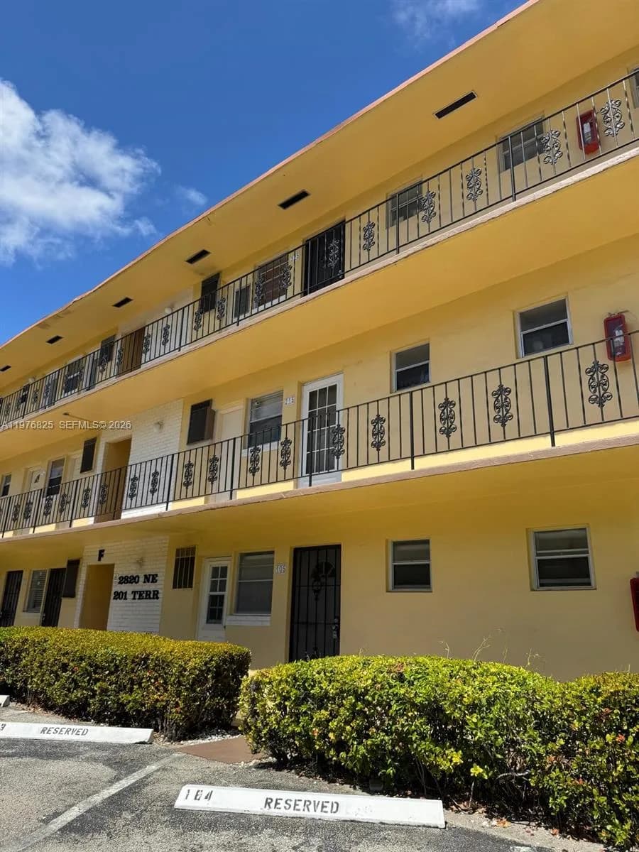 2820 NE 201st Ter # F215, Aventura FL 33180