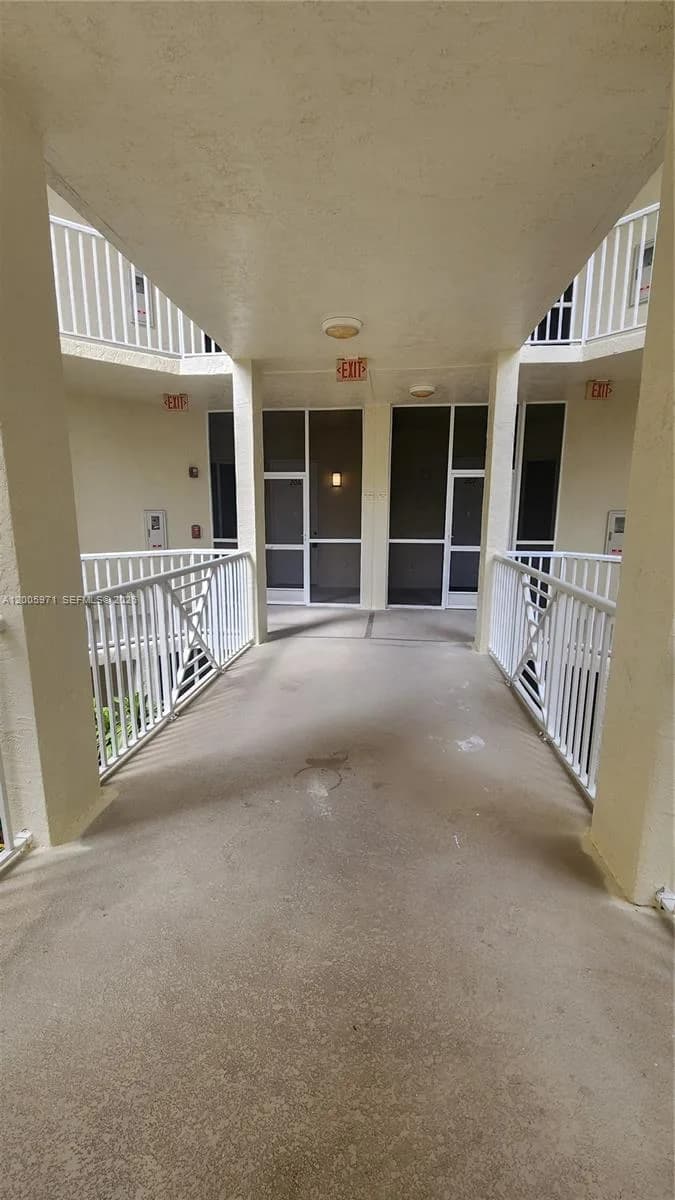 3600 Oaks Clubhouse Dr # 206, Pompano Beach, FL 33069