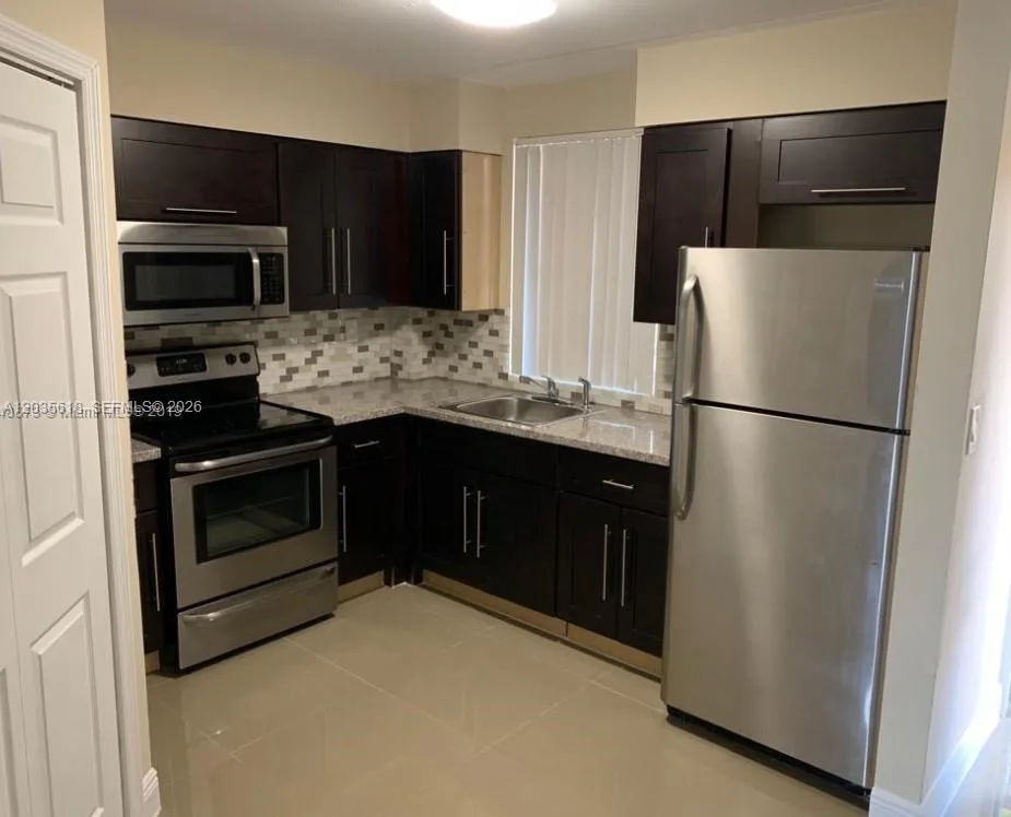 6175 NW 186th St # 305, Hialeah FL 33015