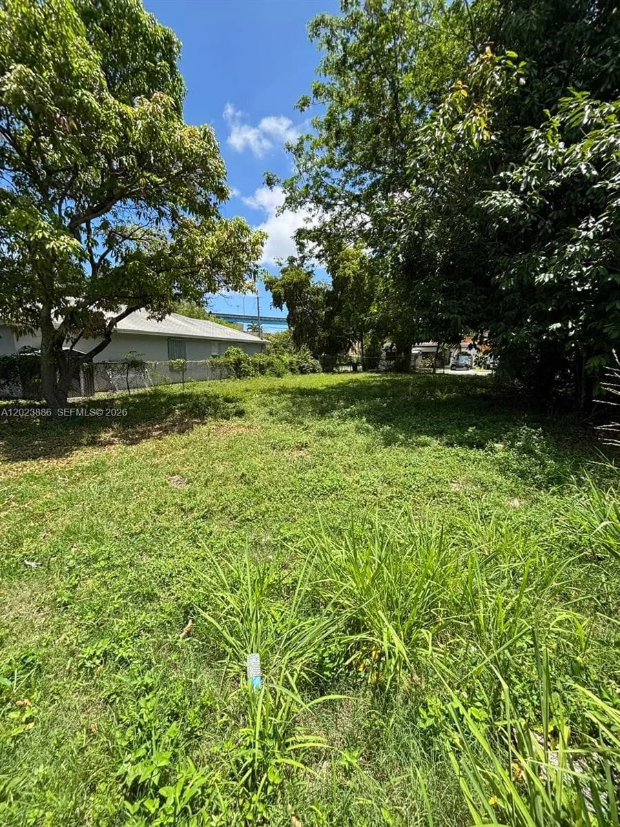 665 NW 43rd St, Miami FL 33127