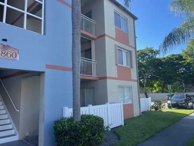 18860 NW 57th Avenue # 106, Hialeah, FL 33015