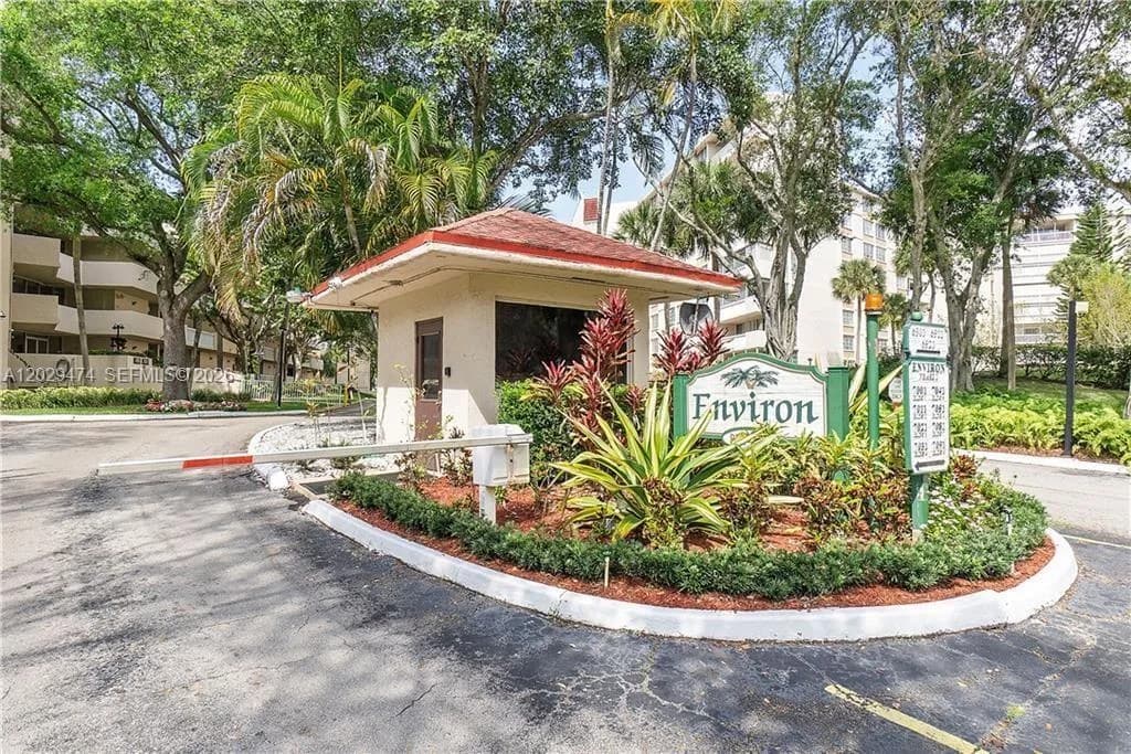 7081 Environ Blvd # 242, Lauderhill FL 33319