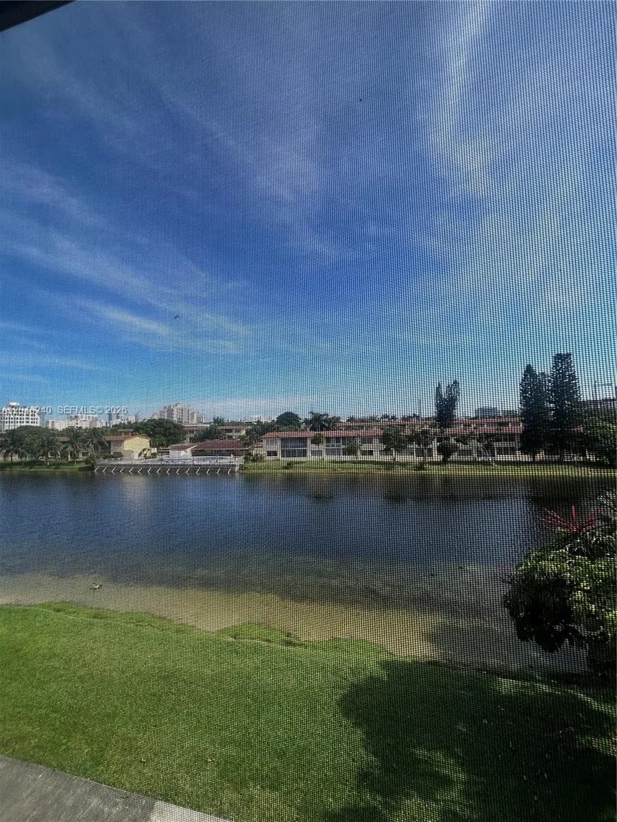 2880 NE 203rd St # B25, Aventura FL 33180