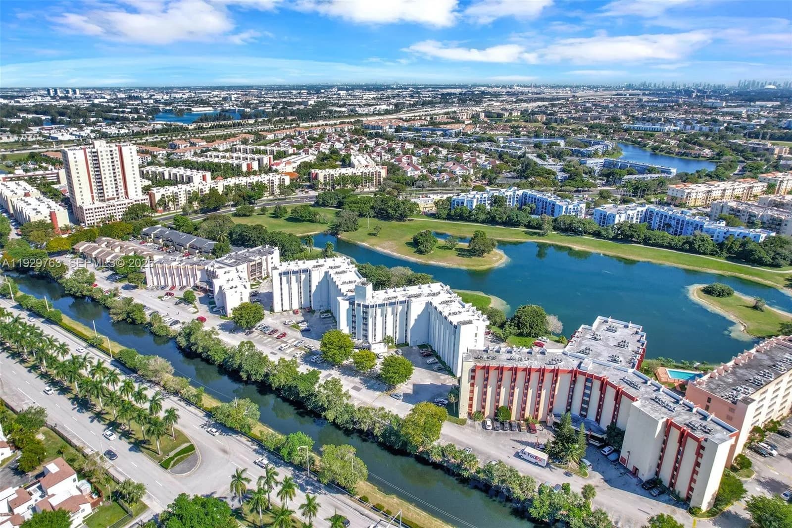 9682 Fontainebleau Blvd # 306, Miami, FL 33172