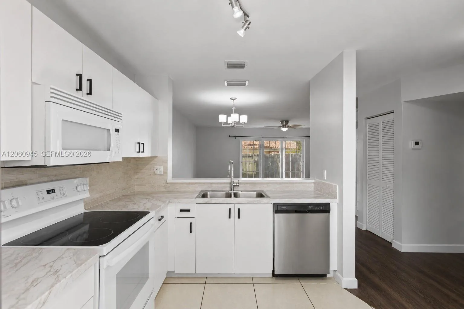 634 NW 208th Dr, Pembroke Pines FL 33029