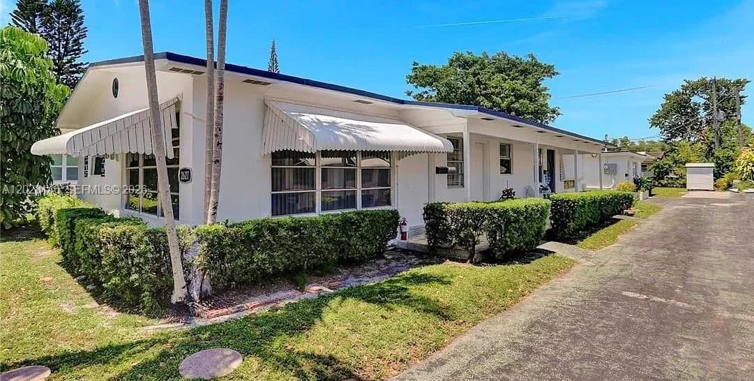 2627 Lincoln St, Hollywood FL 33020