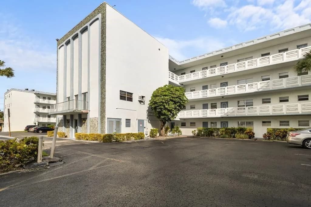 4090 NW 42nd Avenue # 309, Lauderdale Lakes FL 33319