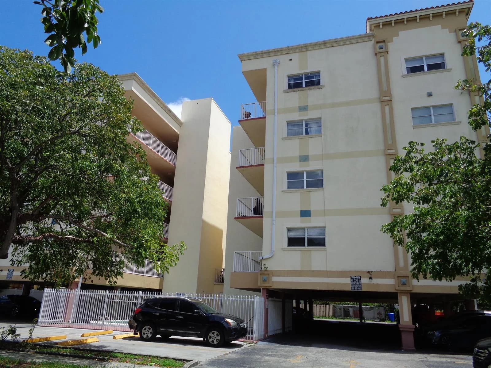 2008 Jackson Street # E9, Hollywood FL 33020