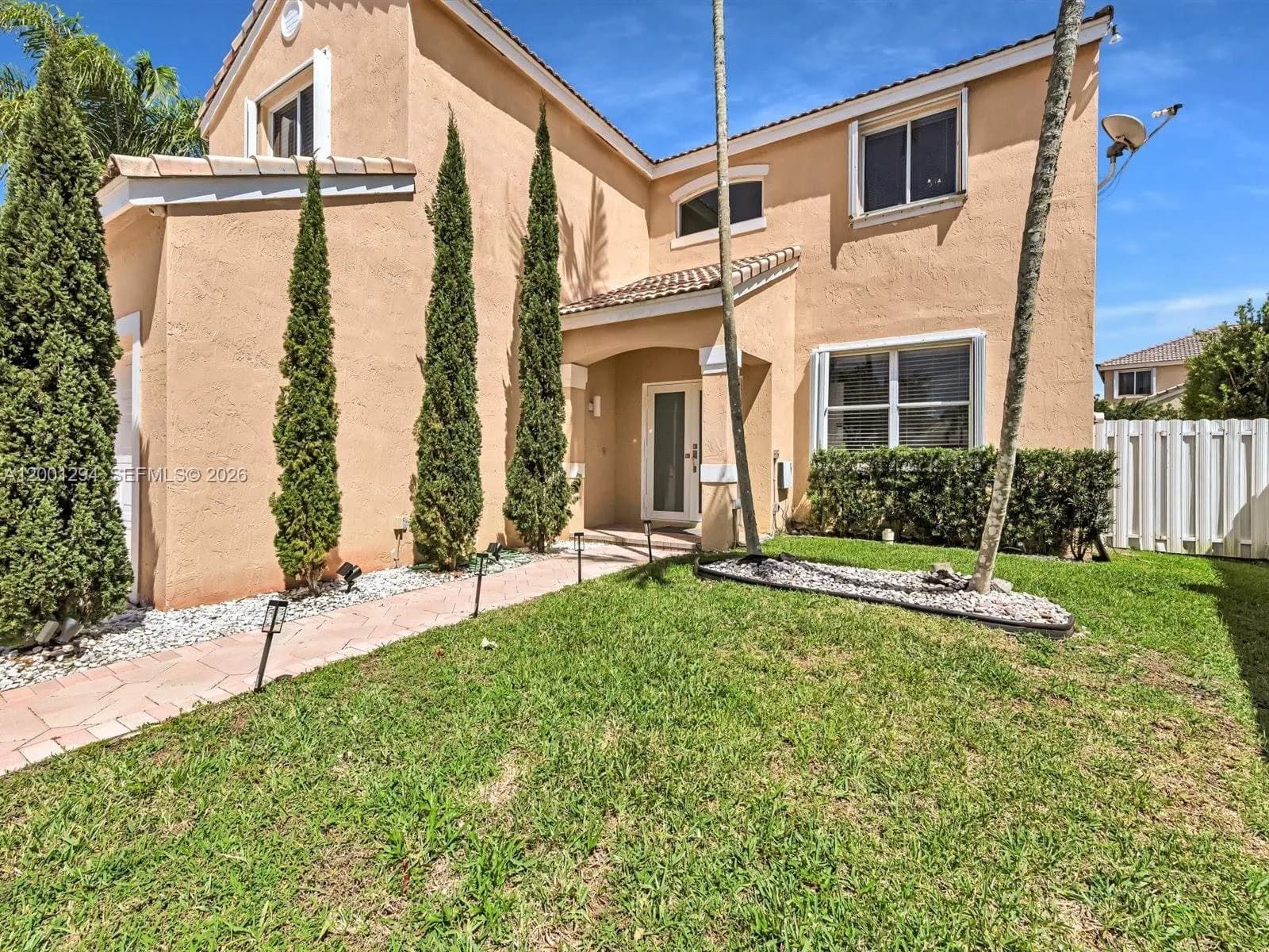 1042 Thistle Creek Ct, Weston FL 33327
