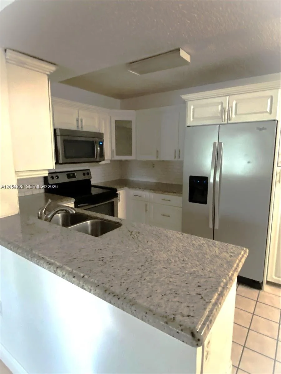 300 W Palm Cir W # 208, Pembroke Pines, FL 33025