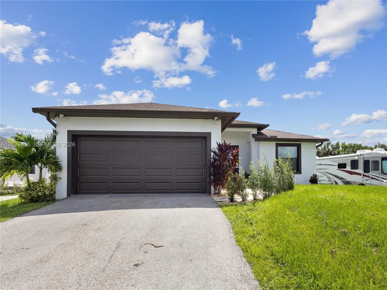 490 NW 37 AV., Naples FL 34120