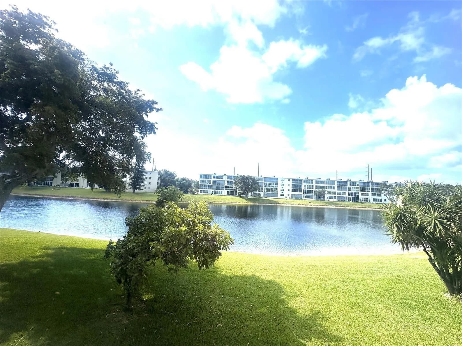 2004 Harwood C # 2004, Deerfield Beach FL 33442