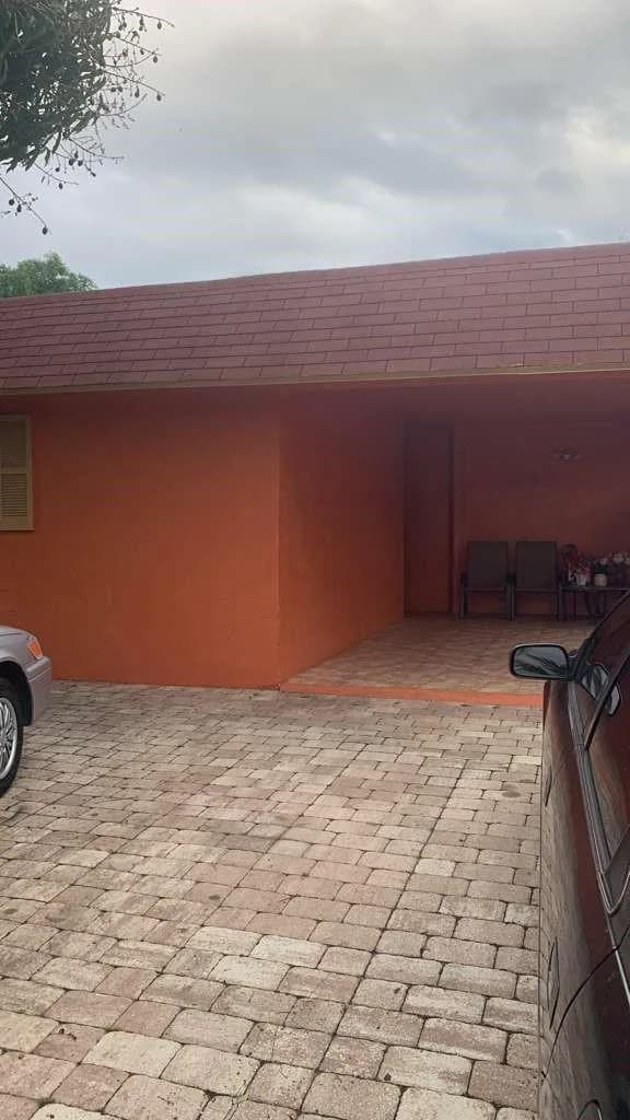 2070 NE 2nd Avenue, Pompano Beach FL 33060