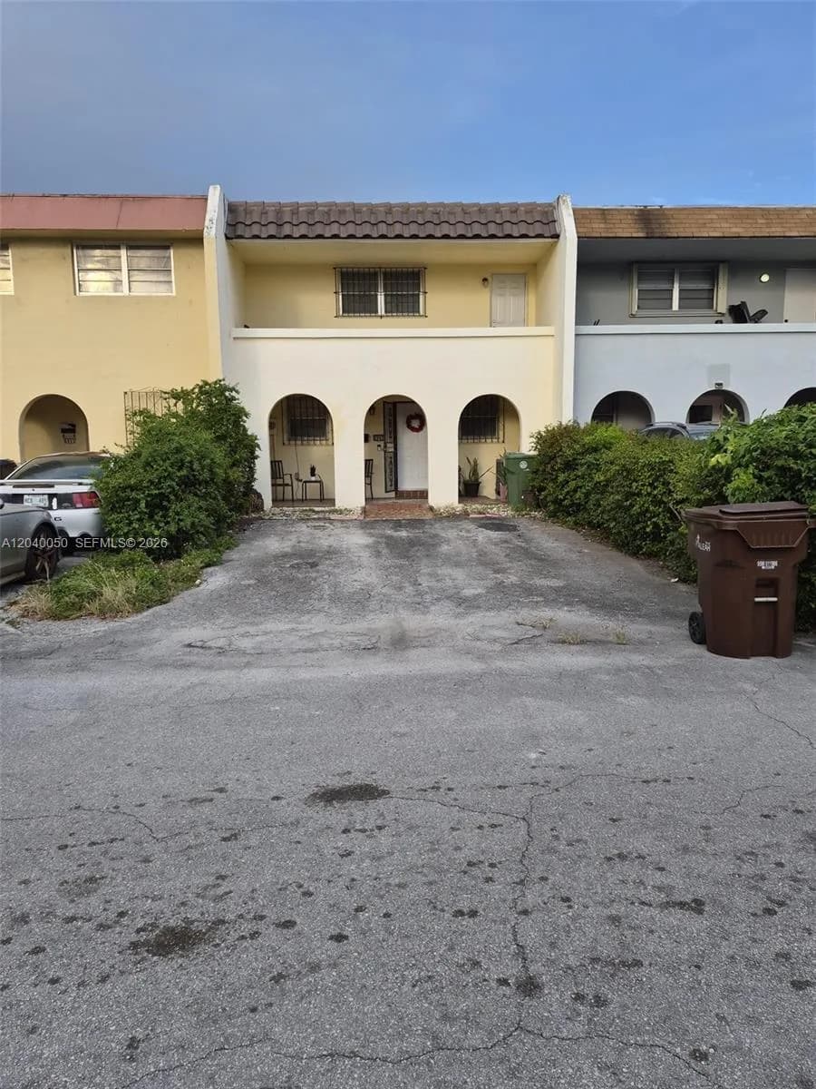 6945 W 2nd Way, Hialeah FL 33014