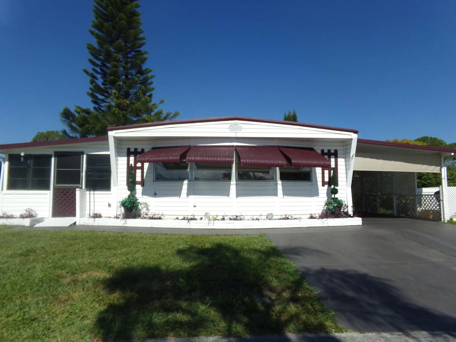 6385 Cypress Lane, Atlantis FL 33462